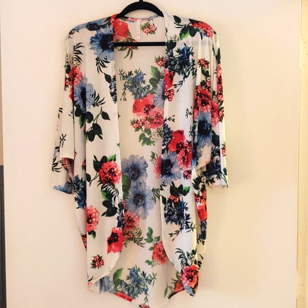 Floral Shawl with Sleeves